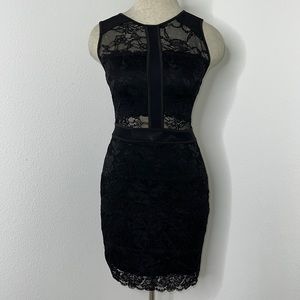 🔹 Guess Lace Overlay Body-con Dress